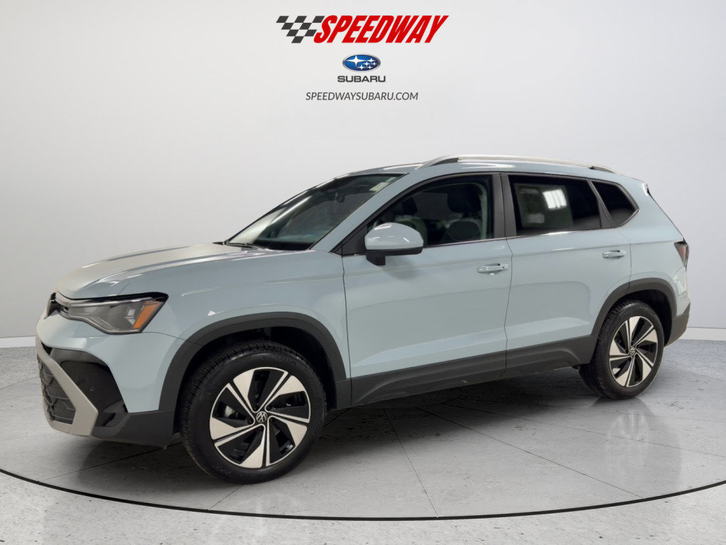 Used 2025 Volkswagen Taos SE image 4