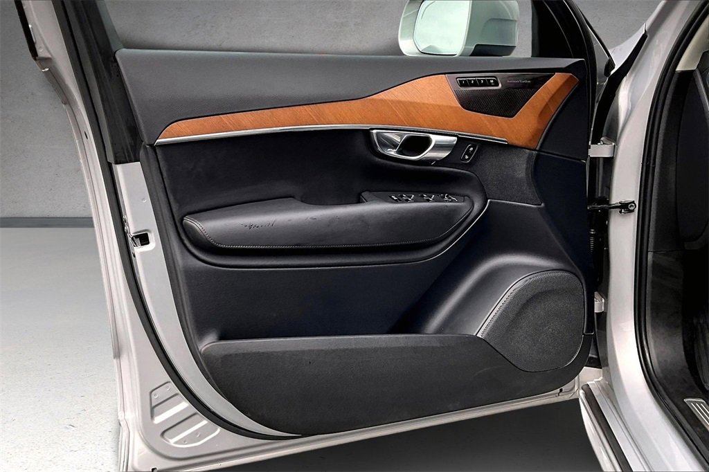 Used 2023 Volvo XC90 B6 Plus image 20