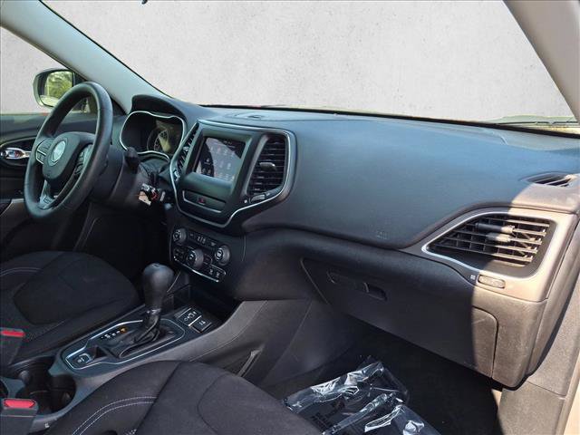 Used 2020 Jeep Cherokee Latitude FWD image 19