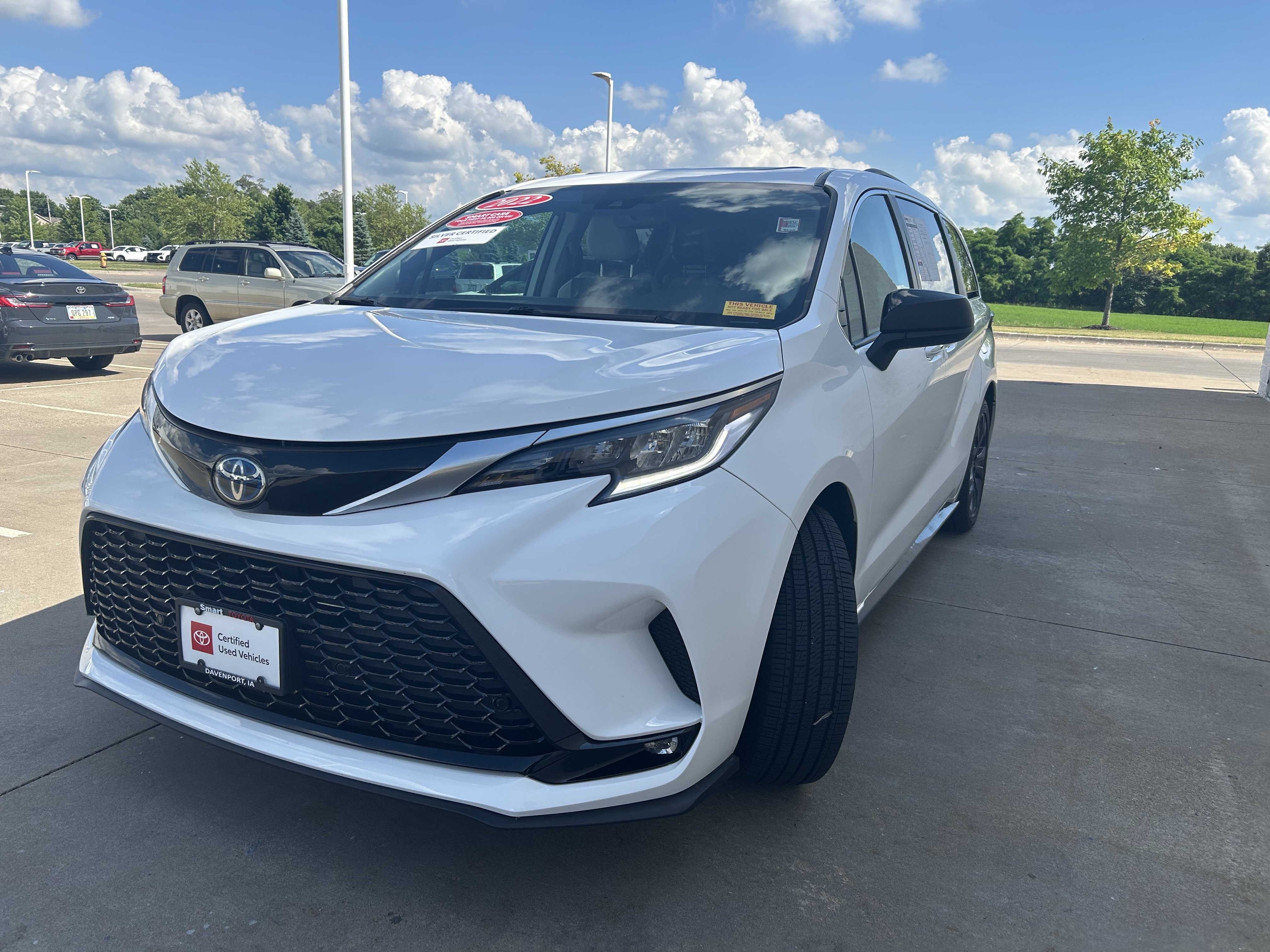 Certified 2022 Toyota Sienna XSE w/ XSE Plus Package FWD image 3