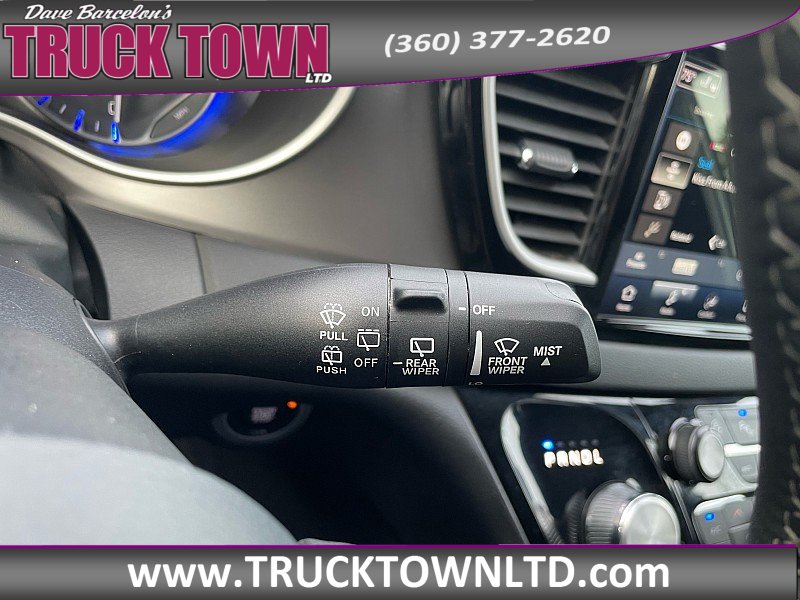 Used 2025 Chrysler Pacifica Select FWD image 19