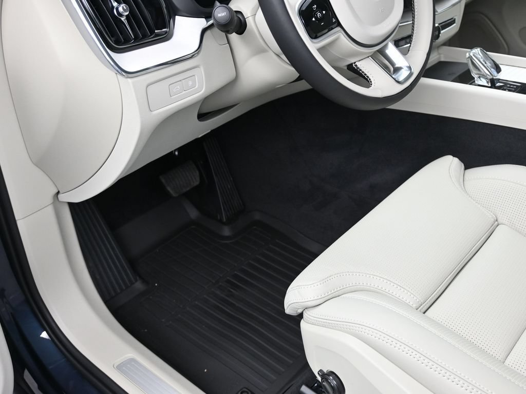 New 2026 Volvo XC60 T8 Ultra w/ Protection Package Premier AWD/4WD image 9