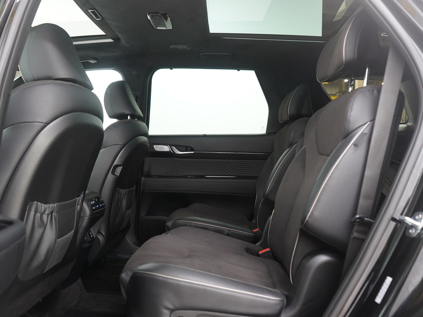 Used 2025 Hyundai Palisade Calligraphy image 21