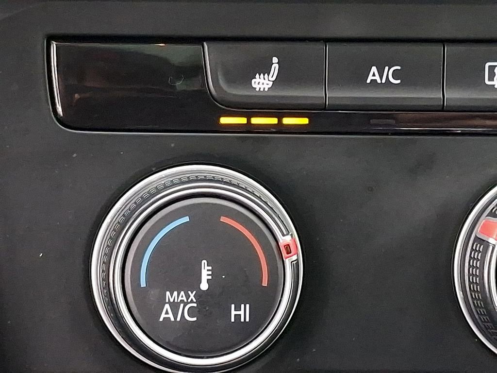 Certified 2022 Volkswagen Taos SE image 24