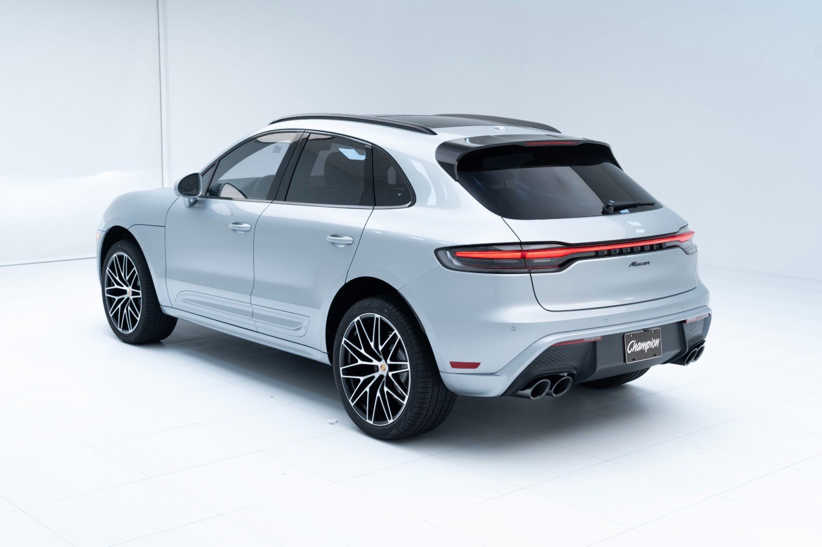 New 2025 Porsche Macan image 3
