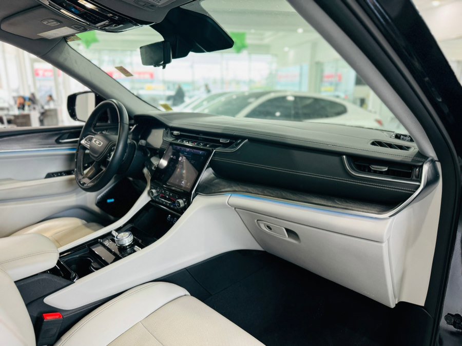 Used 2022 Jeep Grand Cherokee Overland w/ Adv Protech Group III image 20