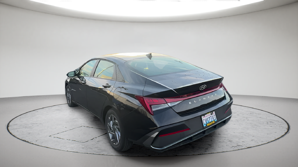 Used 2026 Hyundai Elantra Hybrid w/ Cargo Package FWD image 11