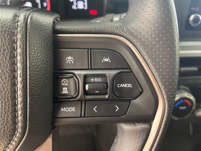 Used 2025 Toyota 4Runner SR5 AWD/4WD image 9