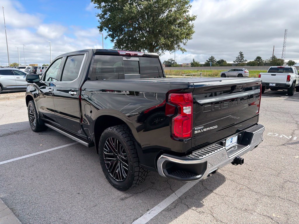 Used 2022 Chevrolet Silverado 1500 LTZ w/ LTZ Premium Package AWD/4WD image 5