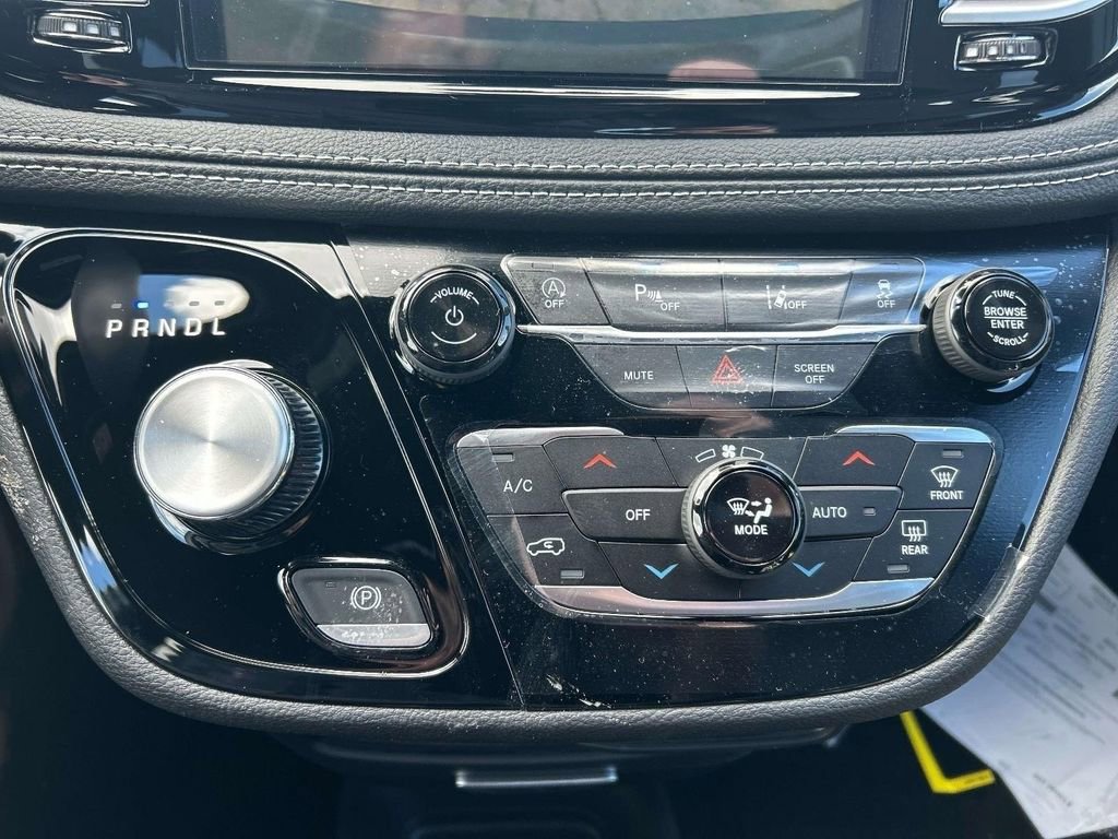 New 2026 Chrysler Pacifica Select AWD/4WD image 13