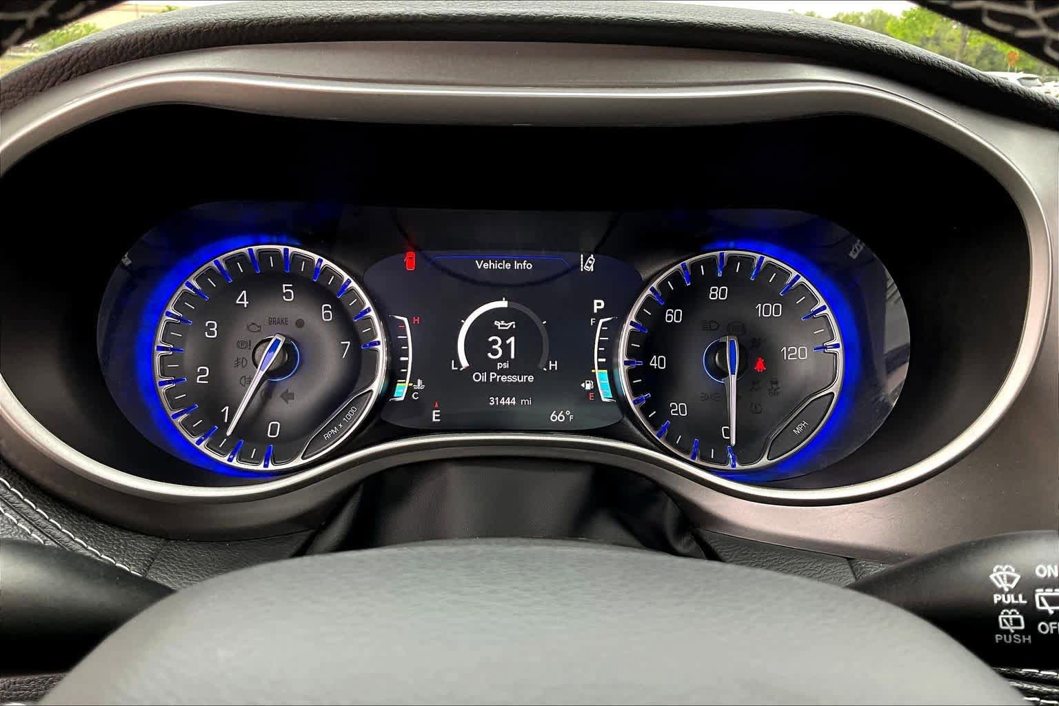 Used 2023 Chrysler Pacifica Touring-L image 26