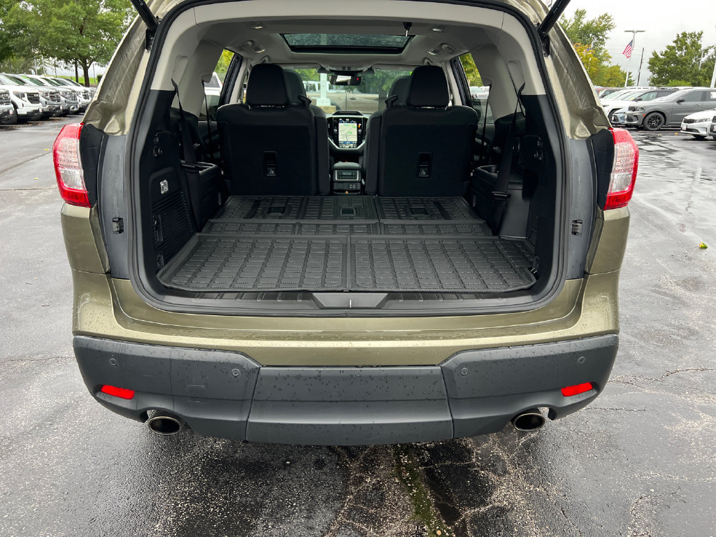 Used 2024 Subaru Ascent Limited w/ Technology Package AWD/4WD image 9