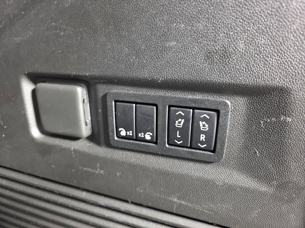 Used 2021 Chevrolet Tahoe High Country w/ Premium Package image 36