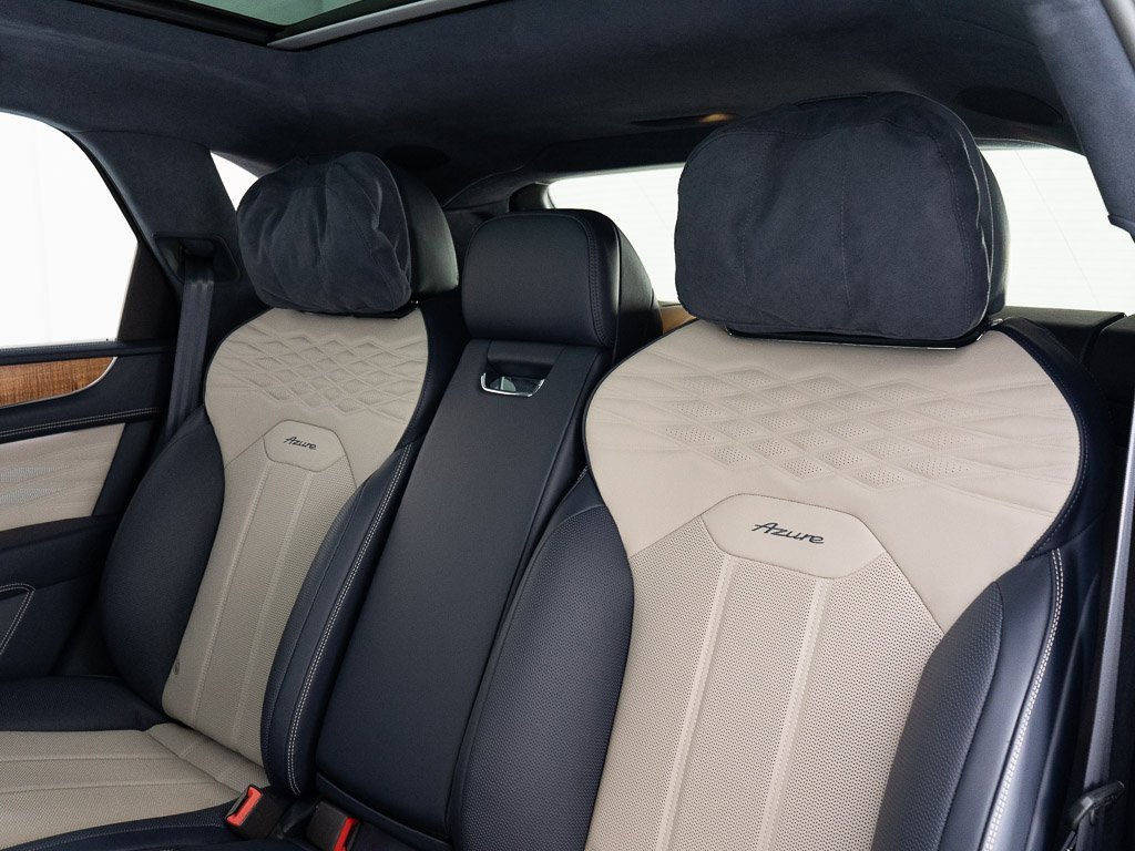 Used 2025 Bentley Bentayga image 25