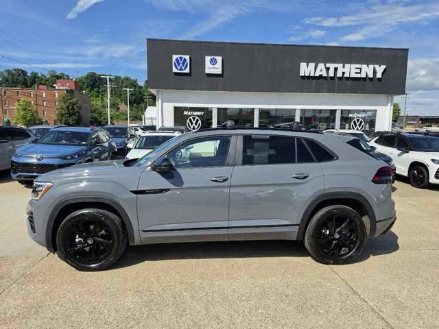 Certified 2025 Volkswagen Atlas Cross Sport SEL R-Line AWD/4WD image 7