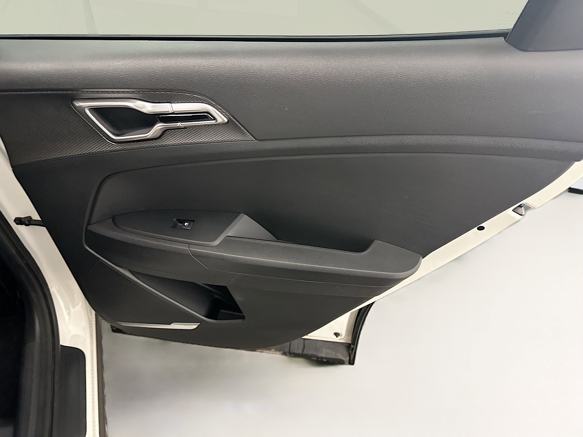 Used 2025 Kia Sportage LX image 30