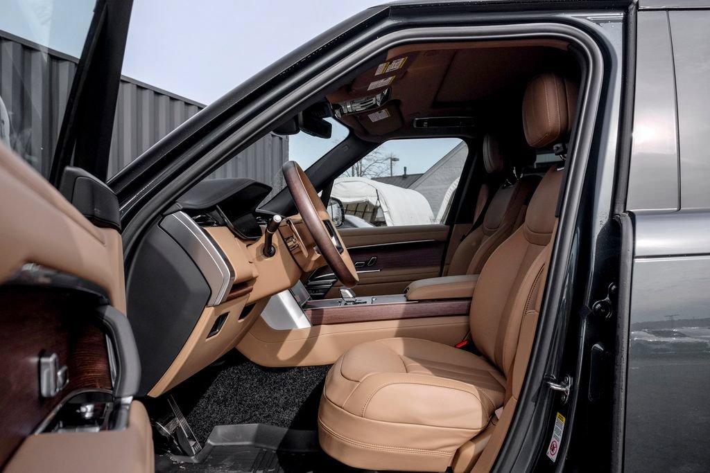 New 2026 Land Rover Range Rover Long Wheelbase SE AWD/4WD image 9