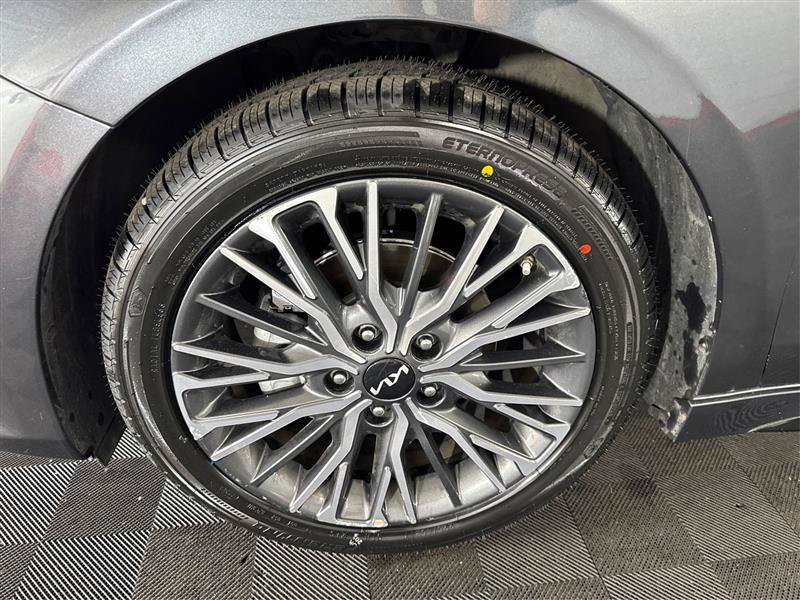Used 2023 Kia Forte GT-Line w/ GT-Line Premium Package FWD image 32