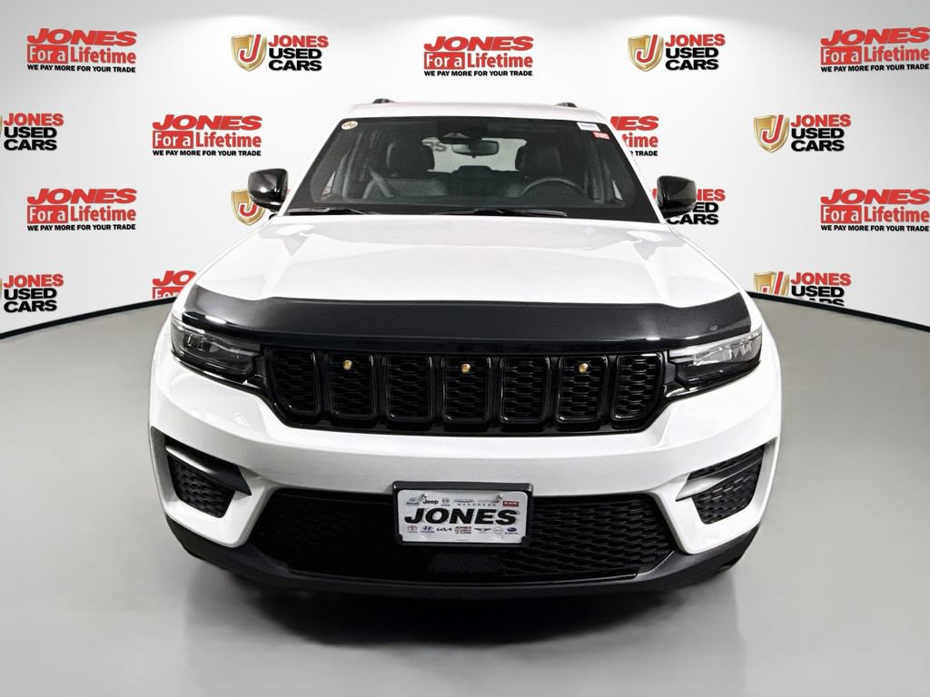 Used 2023 Jeep Grand Cherokee Altitude AWD/4WD image 12