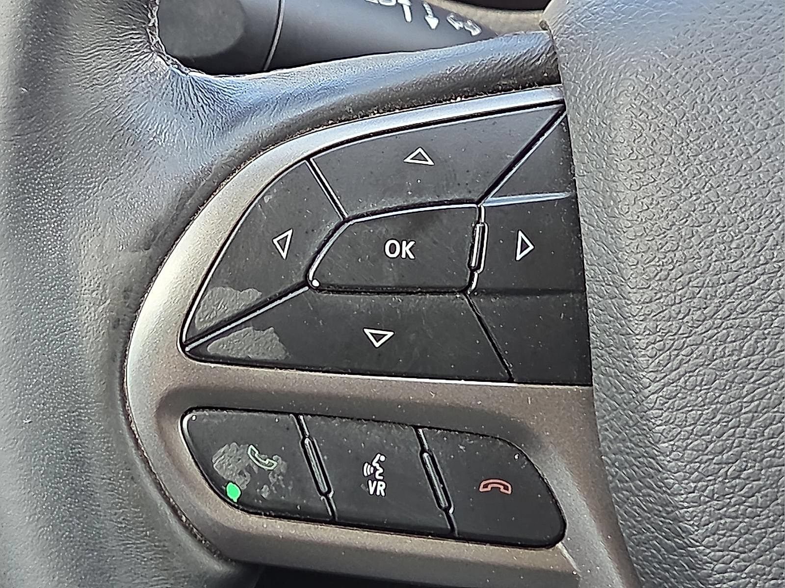 Used 2019 Jeep Cherokee Latitude Plus w/ Comfort/Convenience Group FWD image 19