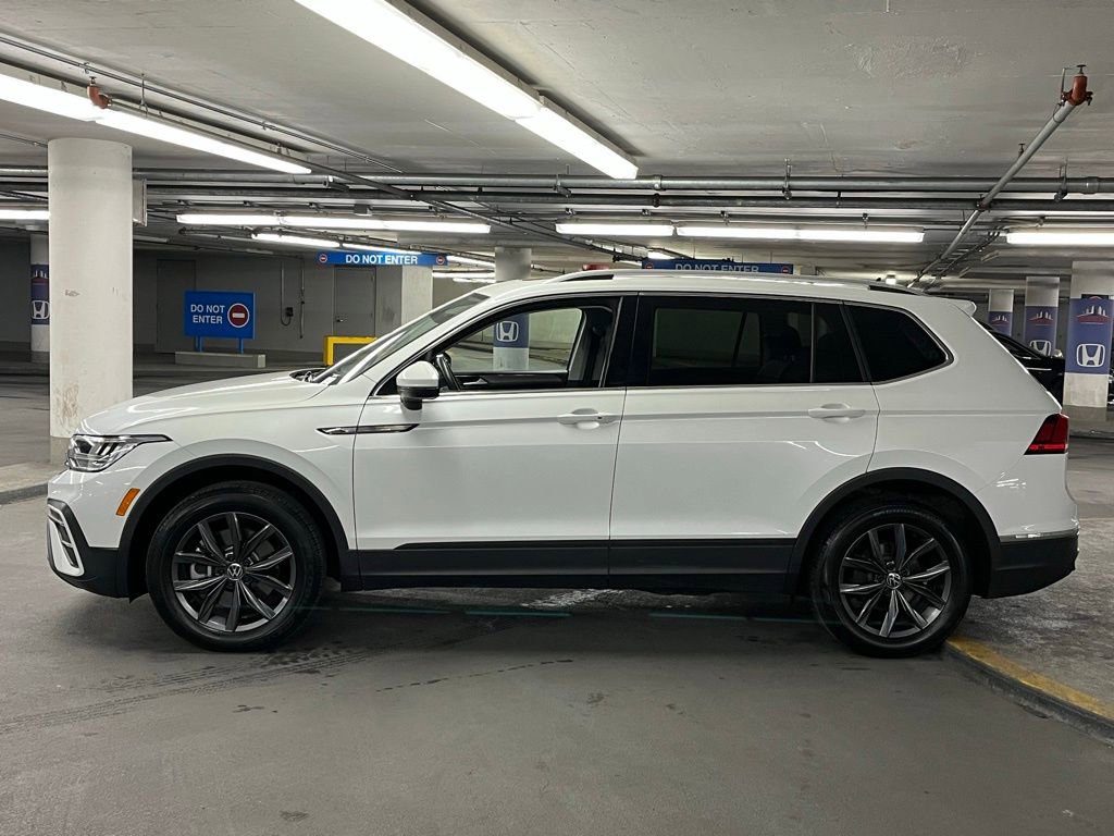 Used 2023 Volkswagen Tiguan SE w/ Panoramic Sunroof Package AWD/4WD image 33