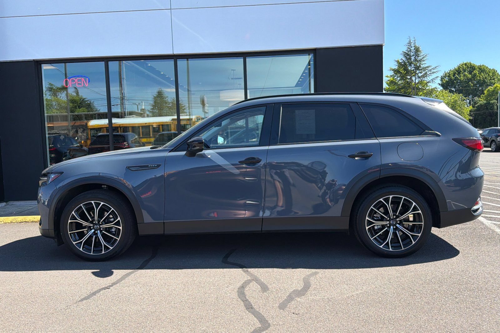 Used 2025 MAZDA CX-70 Plug-In Hybrid w/ Premium Pkg AWD/4WD image 9