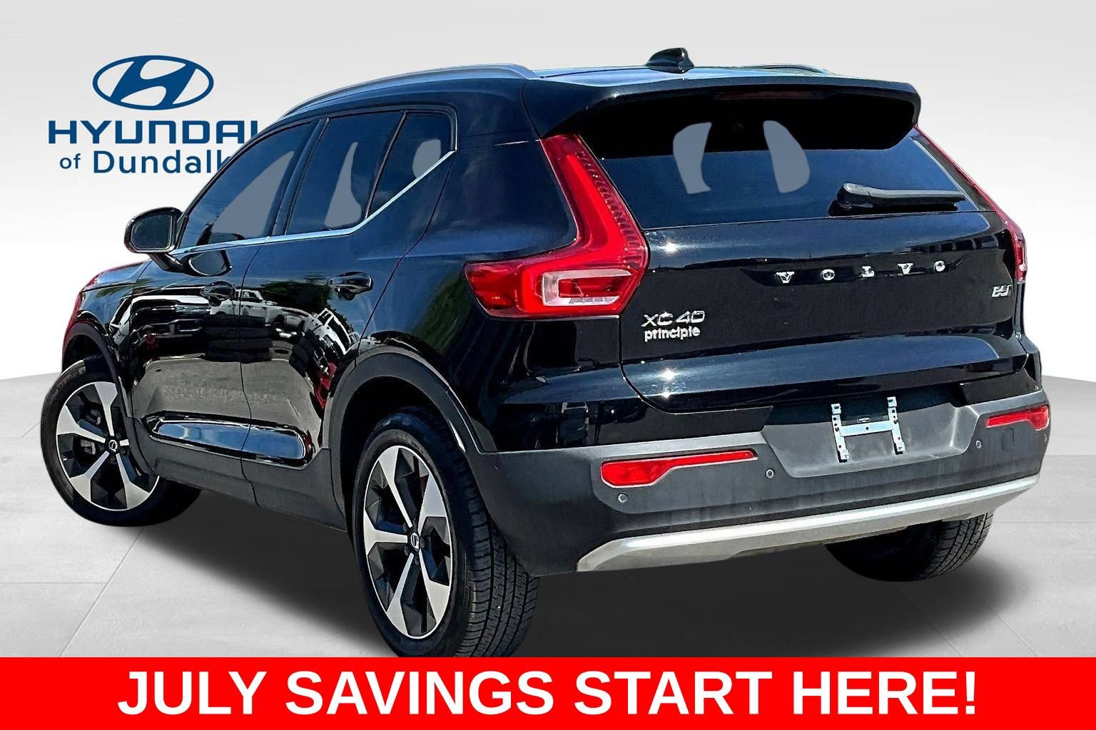 Used 2024 Volvo XC40 B5 Plus AWD/4WD image 5