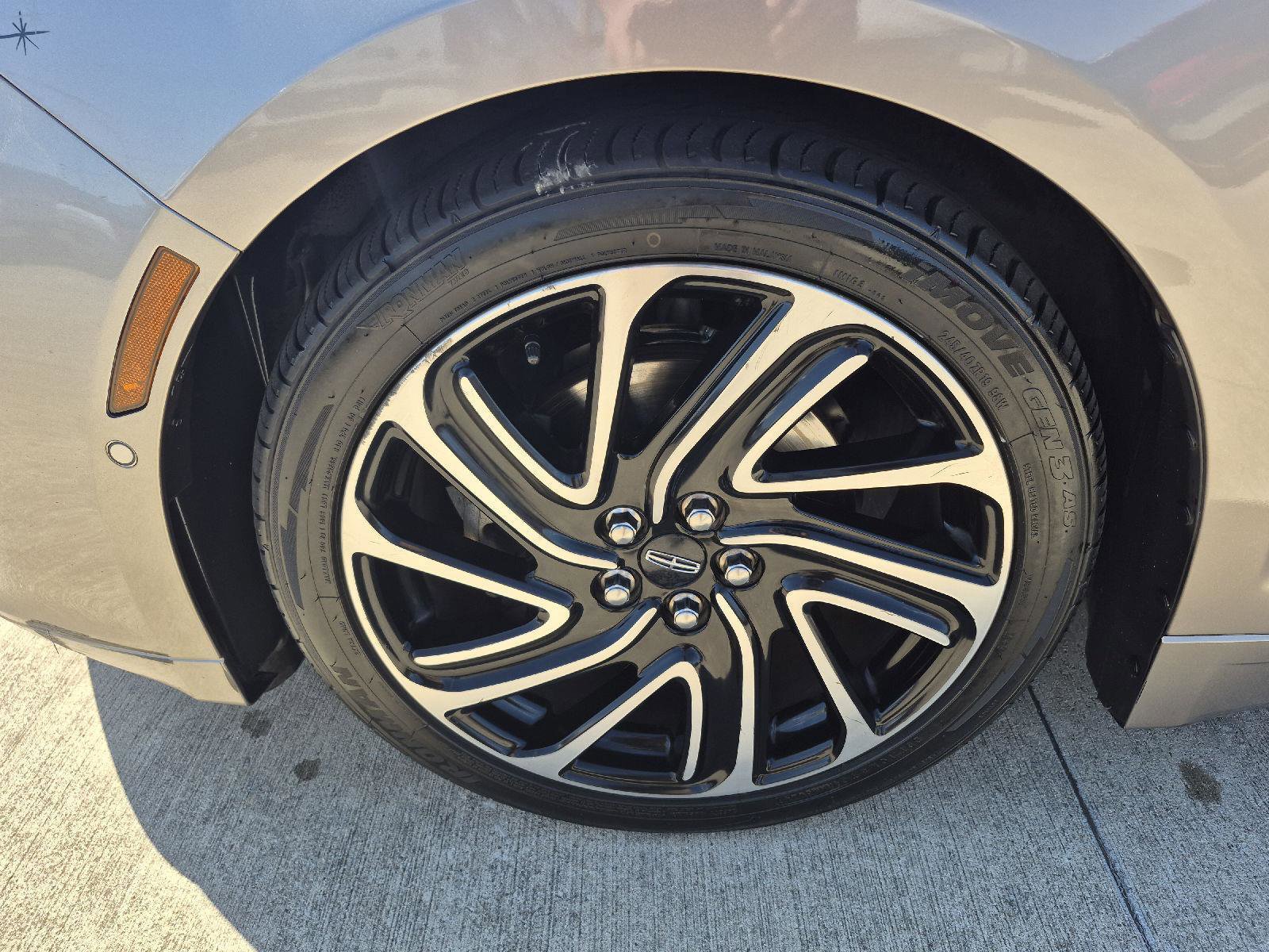 Used 2020 Lincoln MKZ Reserve w/ Elements Package image 29