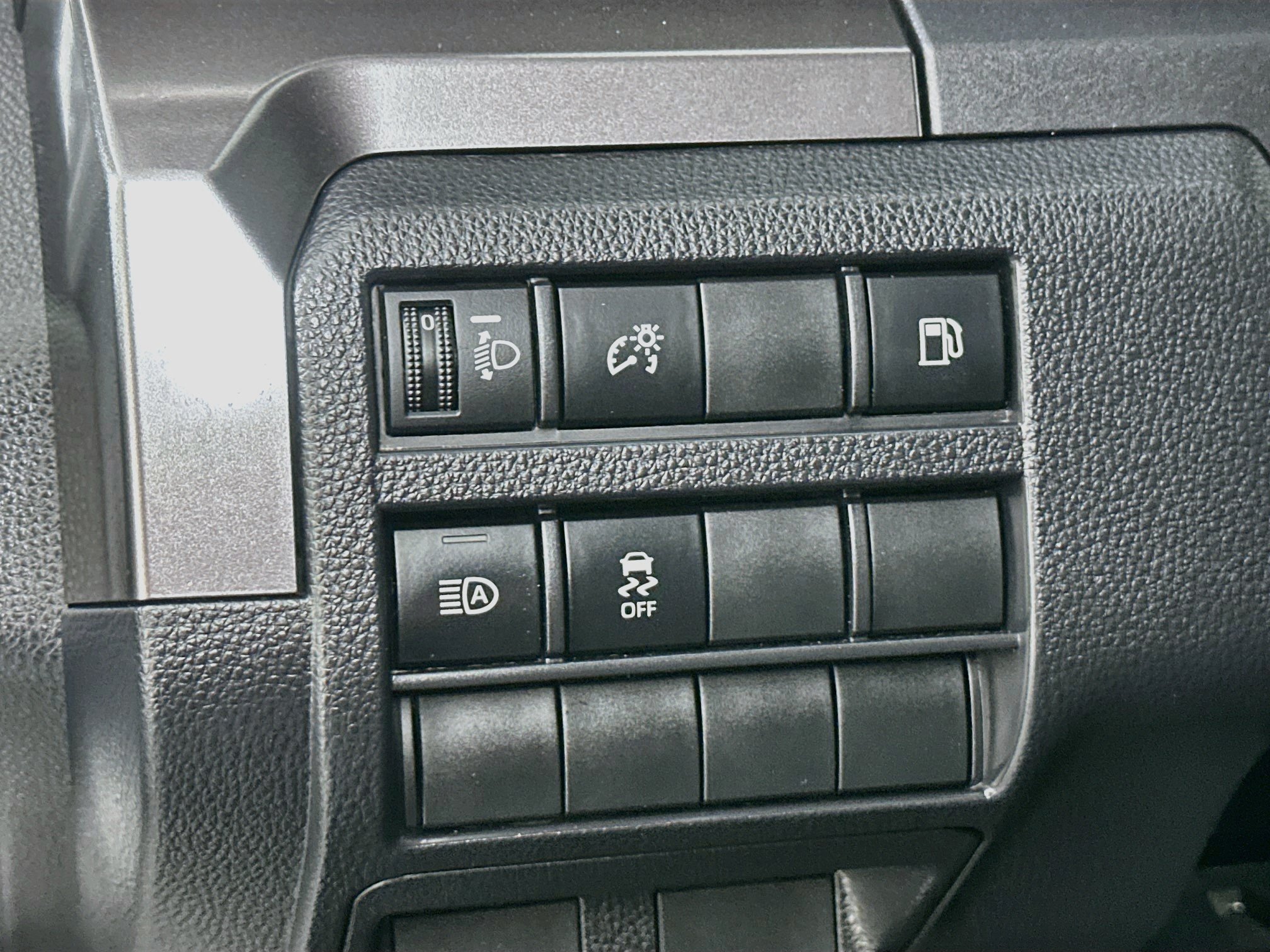 Used 2025 Toyota 4Runner SR5 AWD/4WD image 17