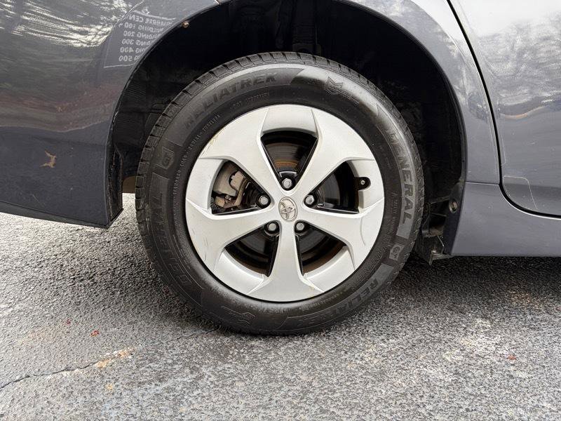 Used 2015 Toyota Prius Four FWD image 13