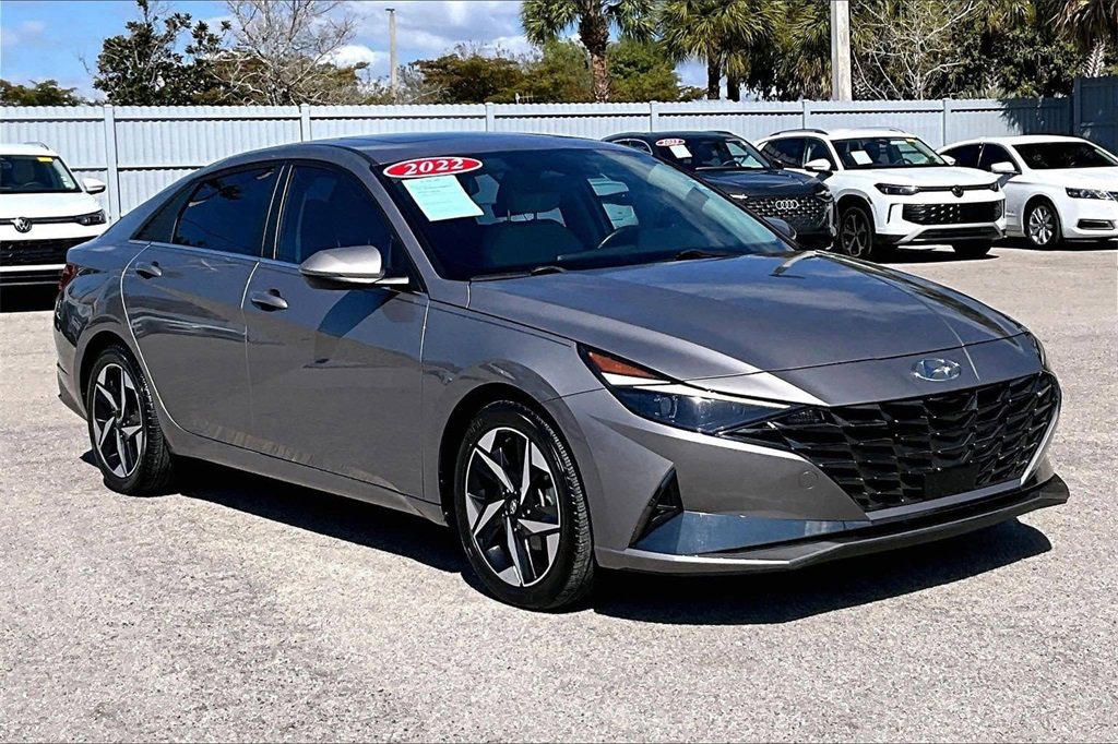 Used 2022 Hyundai Elantra Limited image 2