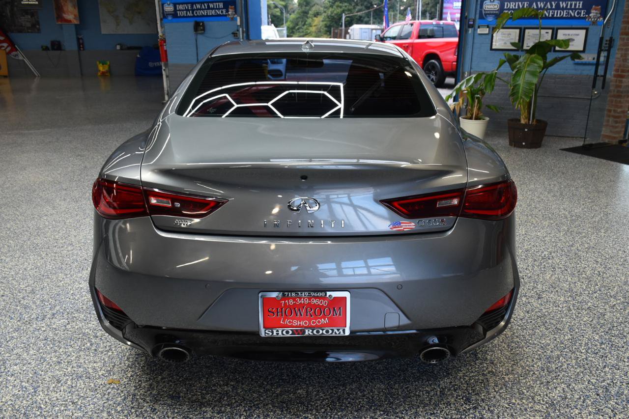 Used 2017 INFINITI Q60 Red Sport 400 AWD/4WD image 4