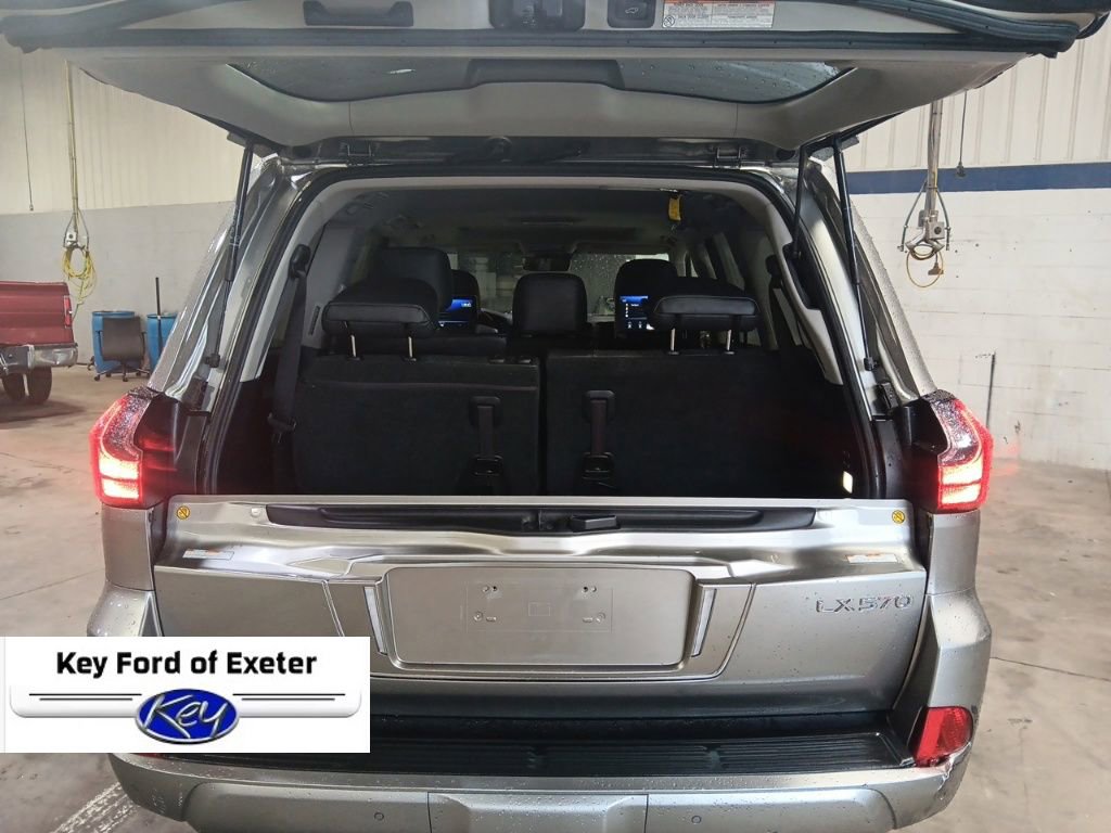 Used 2020 Lexus LX 570 4WD w/ Luxury Package image 13