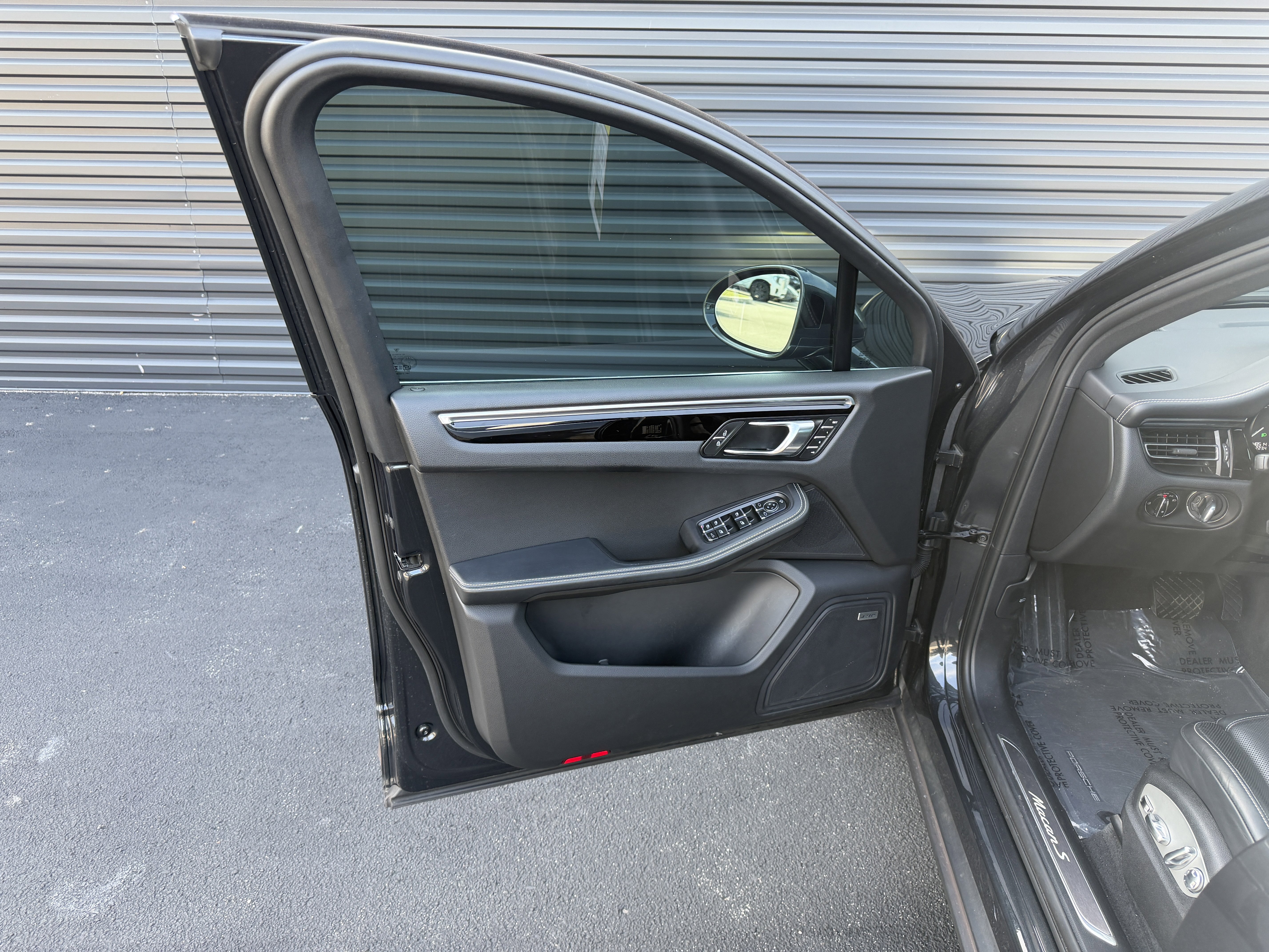 Certified 2024 Porsche Macan S image 11