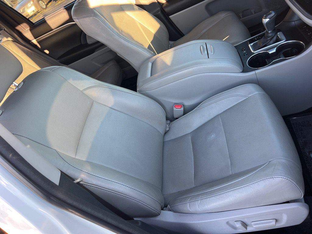 Used 2017 Toyota Highlander Limited AWD/4WD image 23