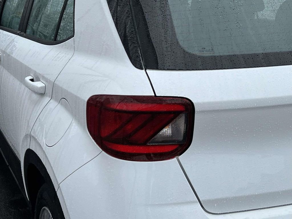 Certified 2023 Hyundai Venue SE FWD image 11