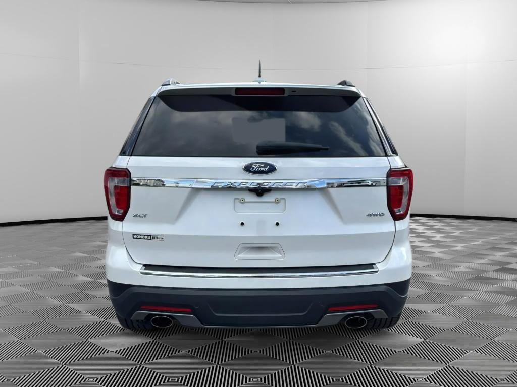 Used 2018 Ford Explorer XLT w/ Equipment Group 202A image 8