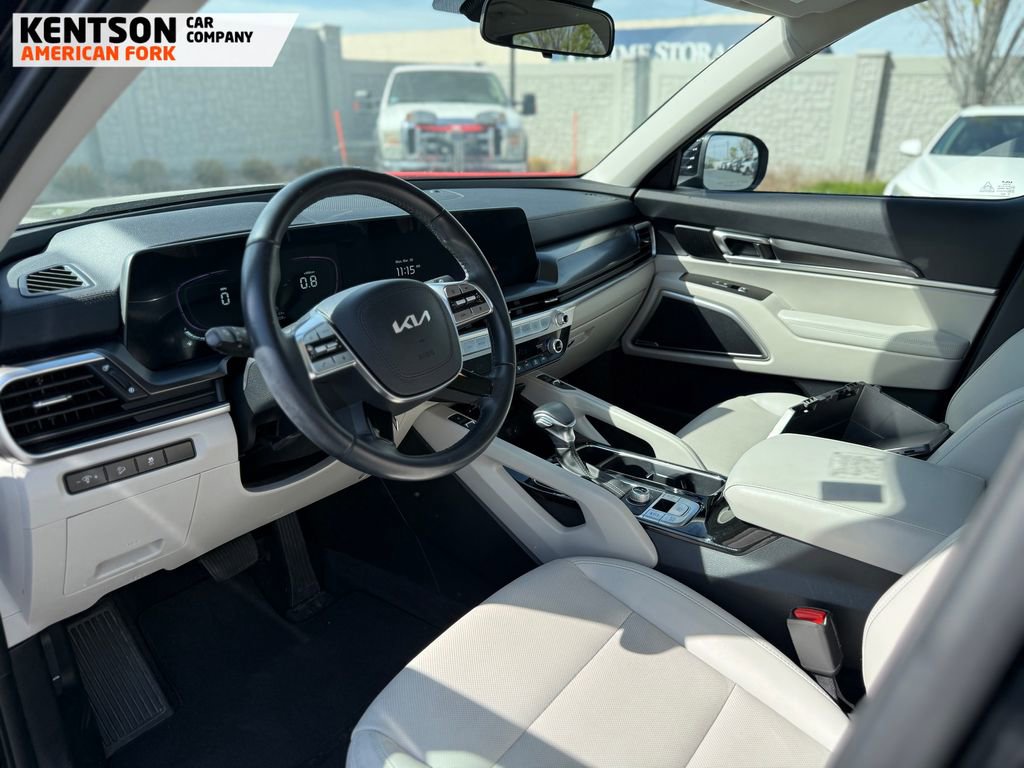 Used 2023 Kia Telluride S image 3