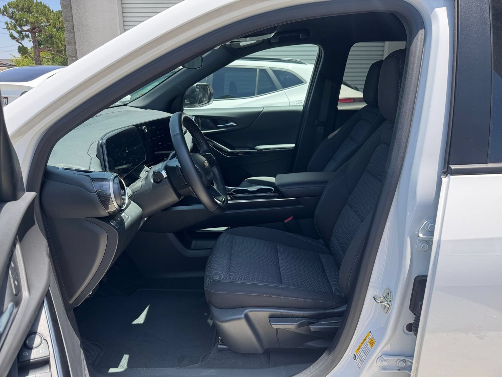 Used 2025 Chevrolet Equinox LT FWD image 27