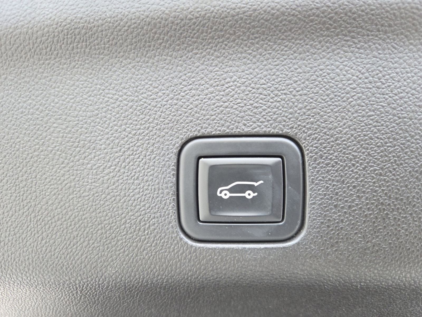 Used 2021 GMC Yukon AT4 w/ Technology Package image 24