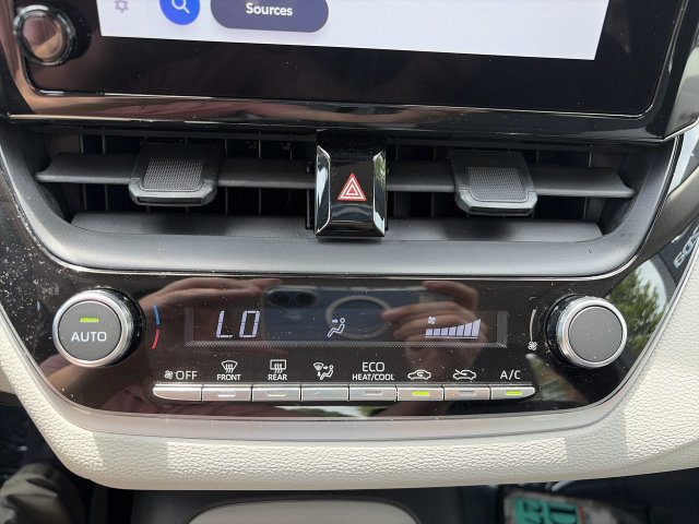 Used 2025 Toyota Corolla LE FWD image 19