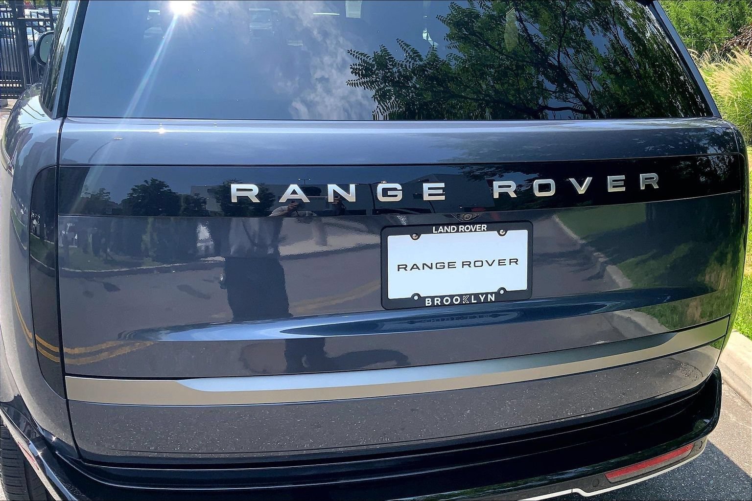 Certified 2025 Land Rover Range Rover SE AWD/4WD image 9