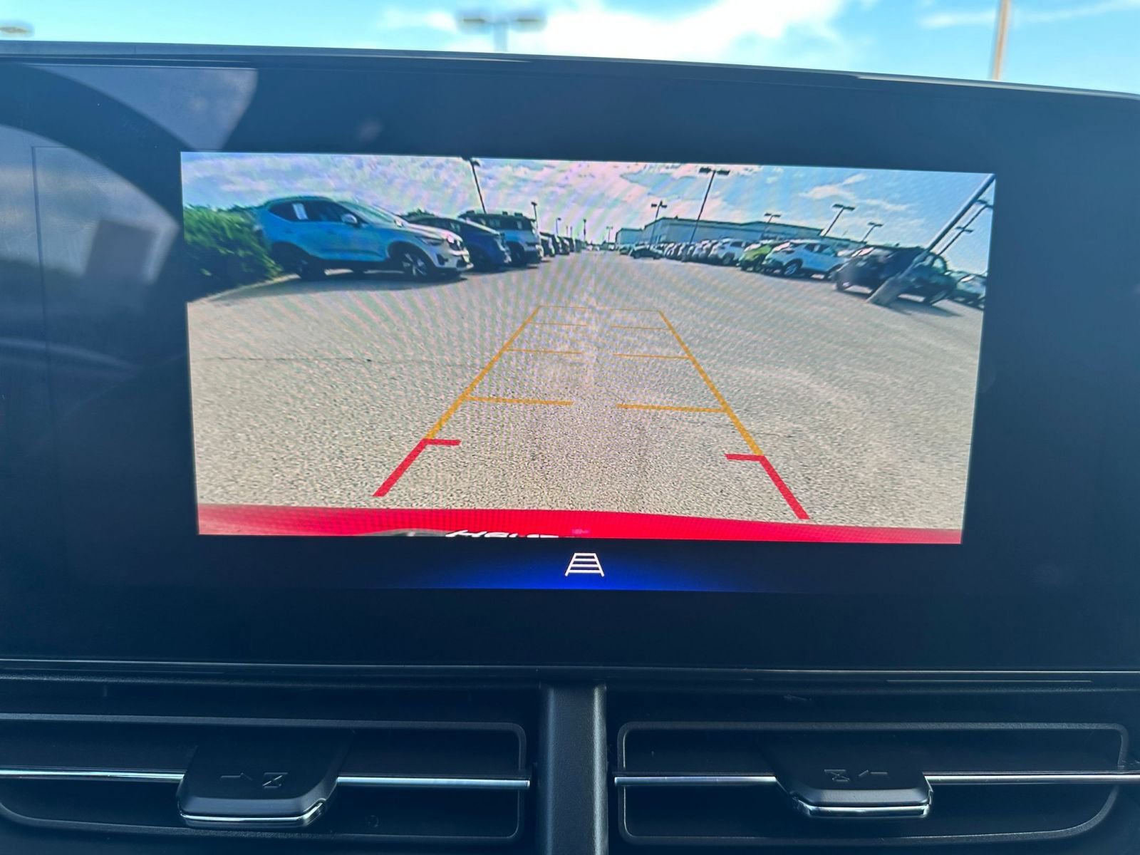 Used 2025 Chevrolet Trax LT image 17