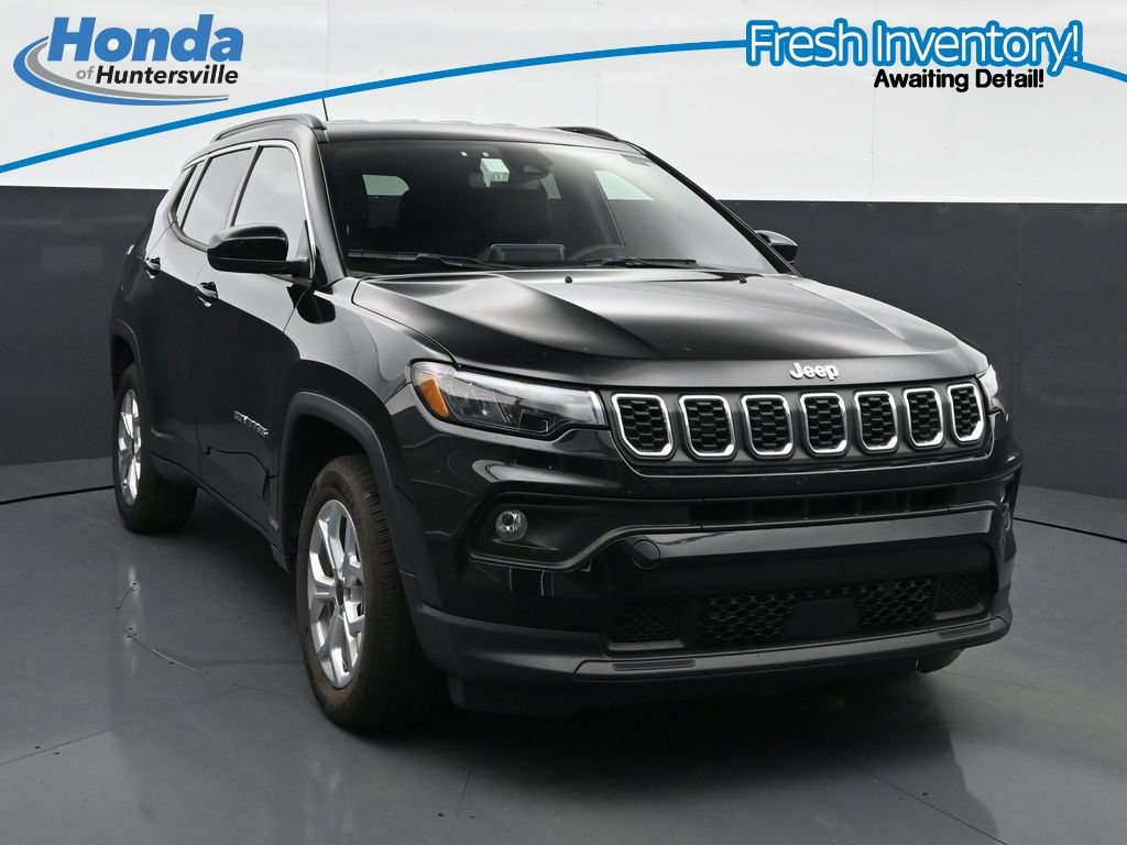 Used 2025 Jeep Compass Latitude AWD/4WD image 1