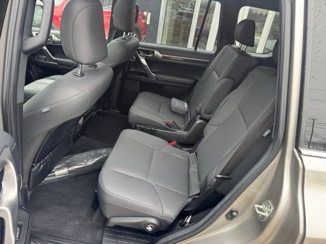 Used 2023 Lexus GX 460 Premium w/ Accessory Package AWD/4WD image 31