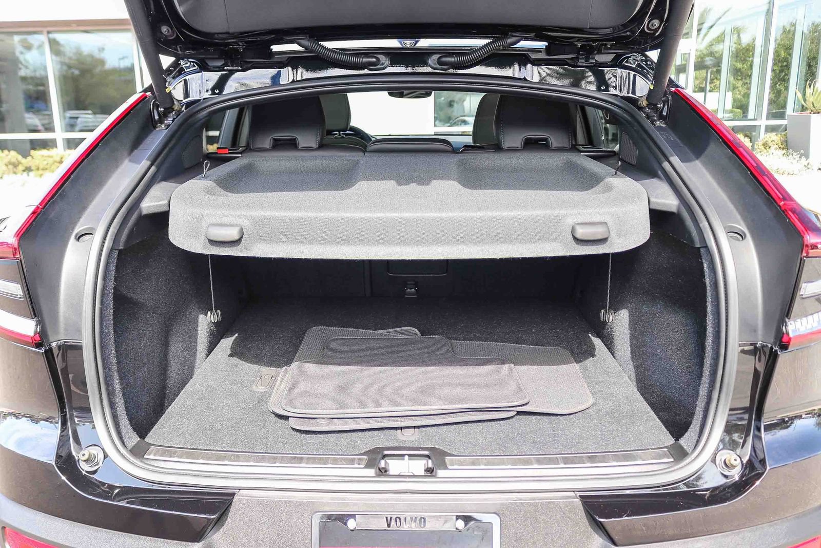 Used 2023 Volvo C40 P8 Recharge Plus AWD/4WD image 30