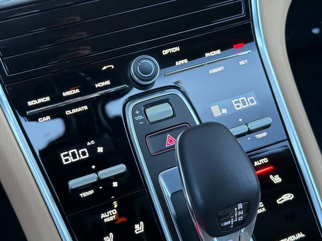 Used 2018 Porsche Panamera image 25