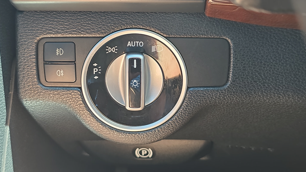 Used 2012 Mercedes-Benz GLK 350 4MATIC image 24