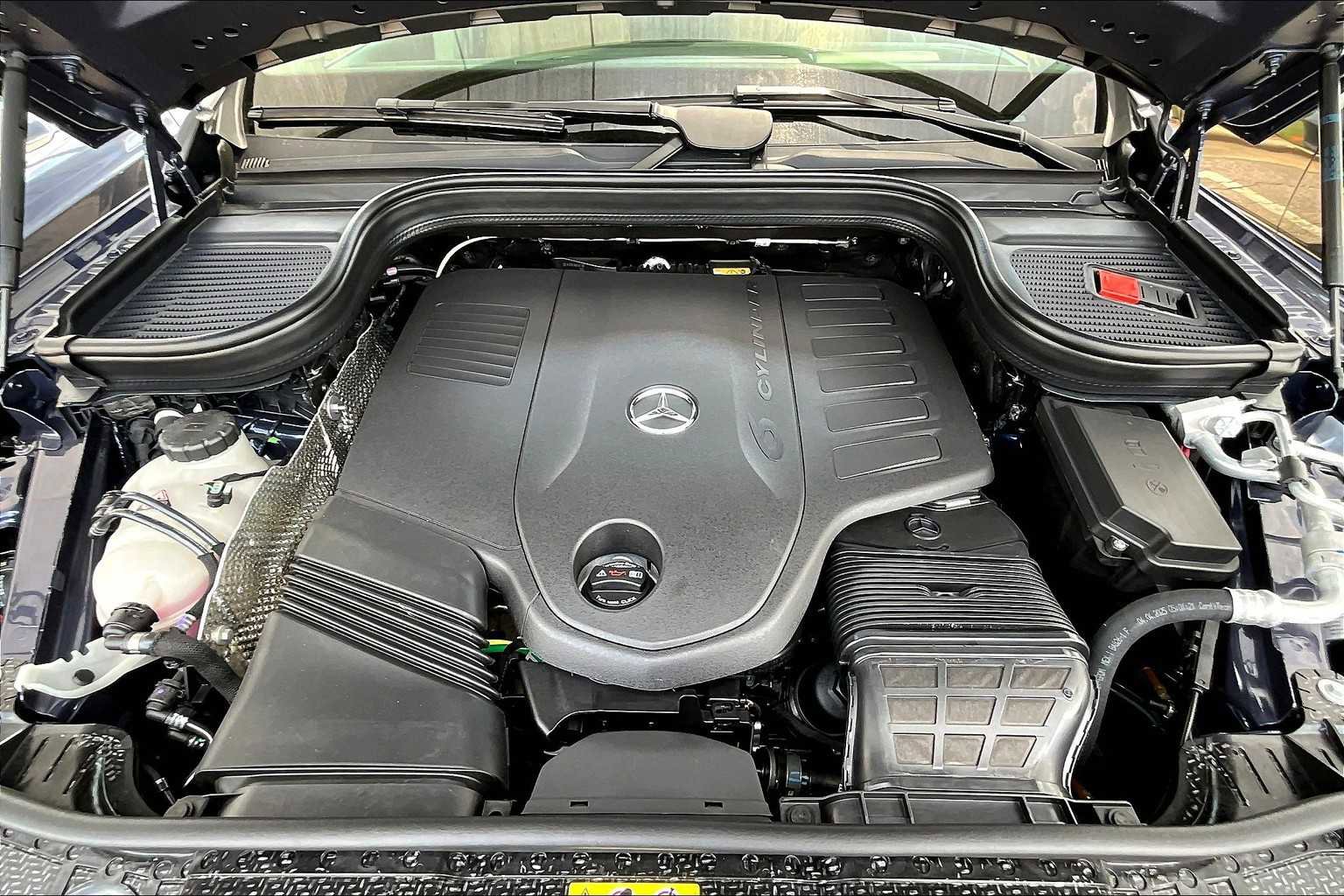 New 2026 Mercedes-Benz GLS 450 4MATIC image 18