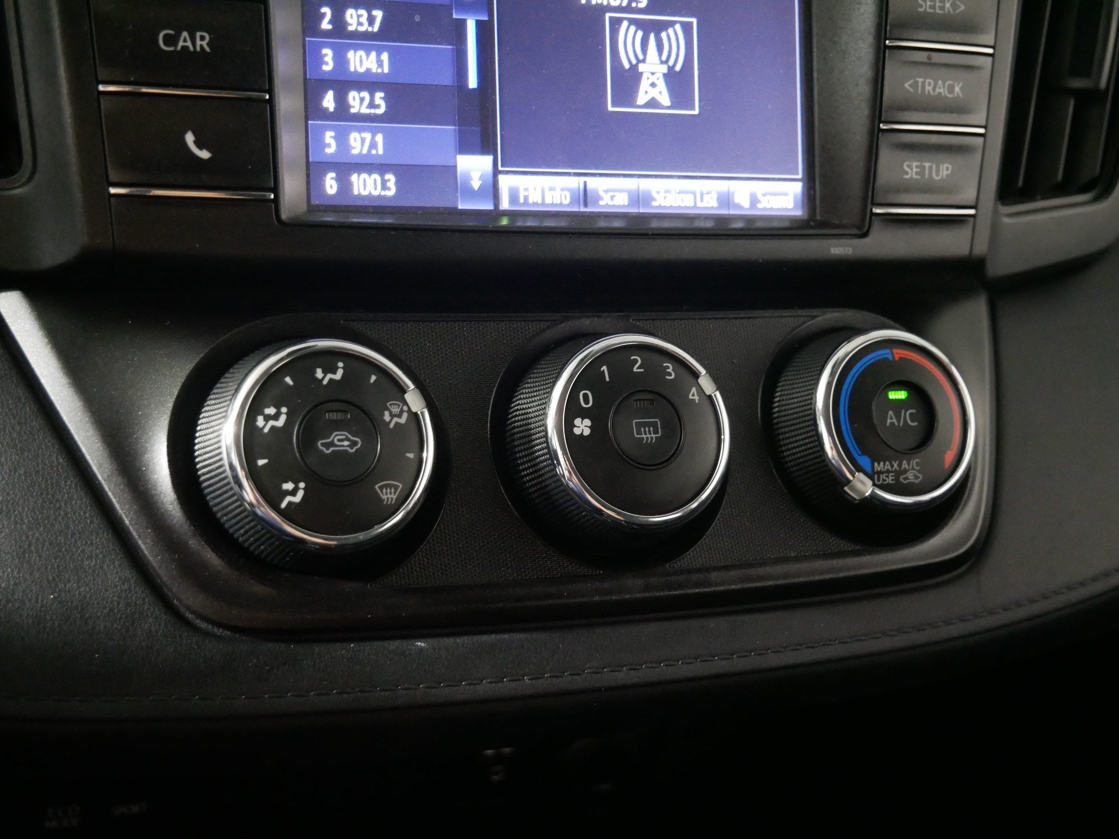 Used 2017 Toyota RAV4 LE w/ All Weather Liner Package AWD/4WD image 23